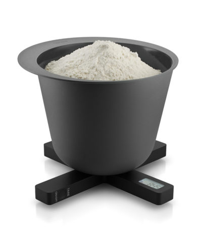 Digital Kitchen scale by Eva Solo weighing flour
